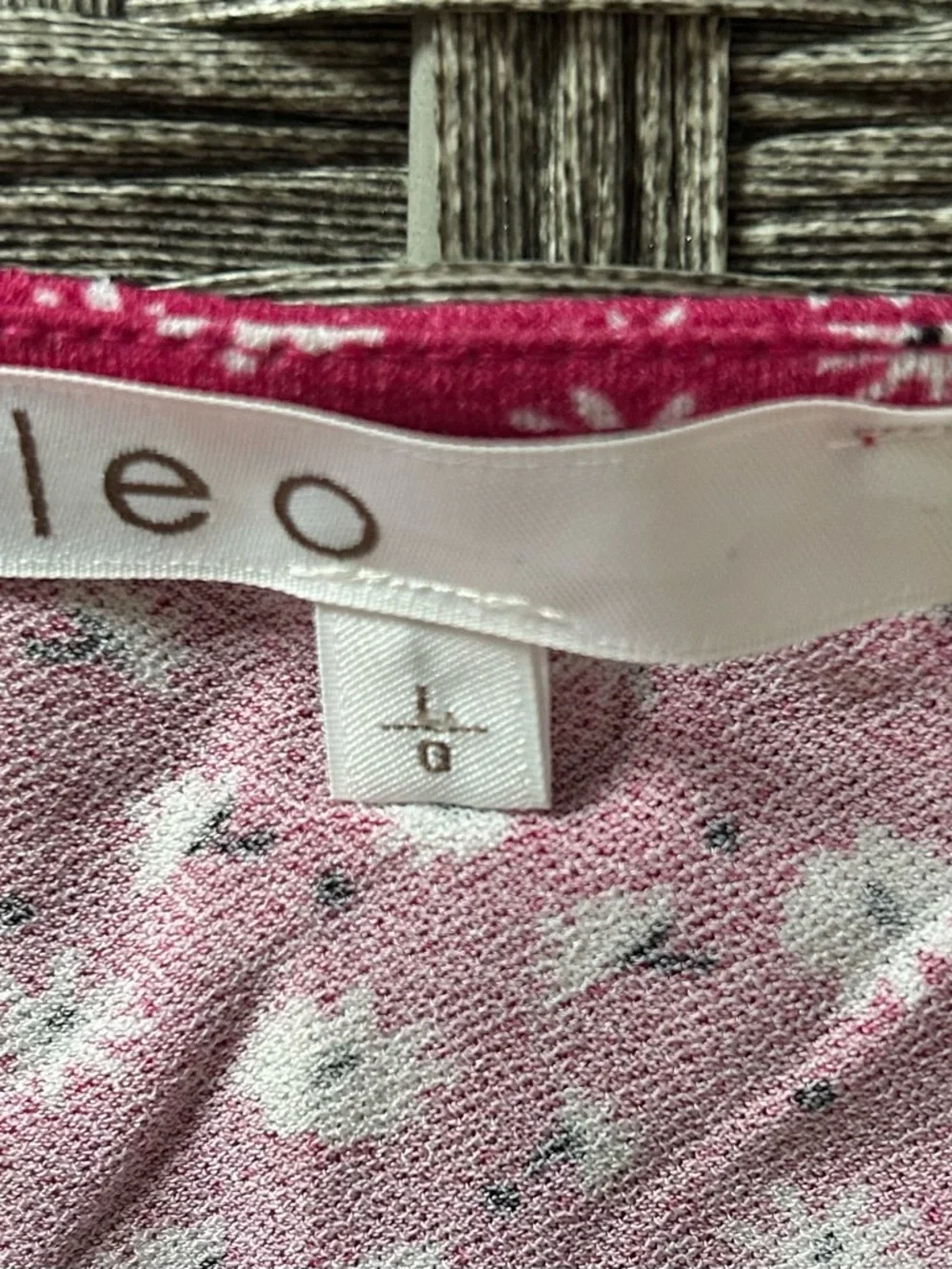 Cleo Square Neck All-Over Floral Puff-Sleeve Top in Berry Size L - Picture 10 of 10